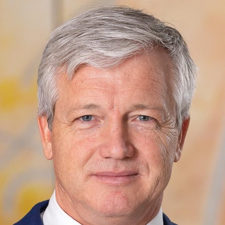QS Quacquarelli Symonds.